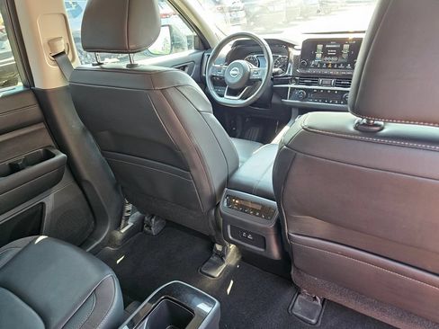 Used 2025 Nissan Pathfinder SL w/ SL Premium Package AWD/4WD image 16