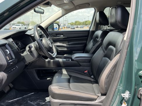 Used 2023 Nissan Pathfinder SL AWD/4WD image 31