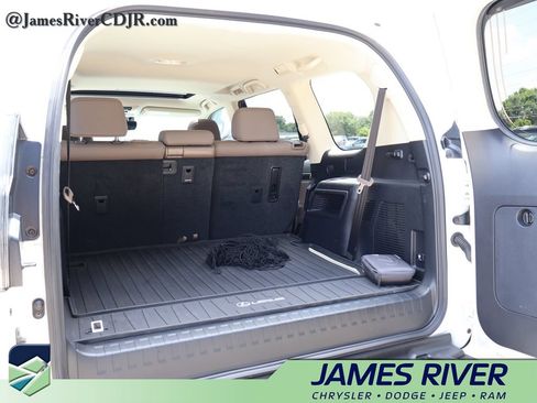 Used 2023 Lexus GX 460 Premium w/ Premium Package AWD/4WD image 15