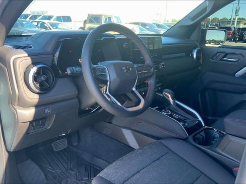 Used 2025 Chevrolet Colorado Z71 image 17