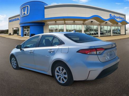 Used 2025 Toyota Corolla LE image 6