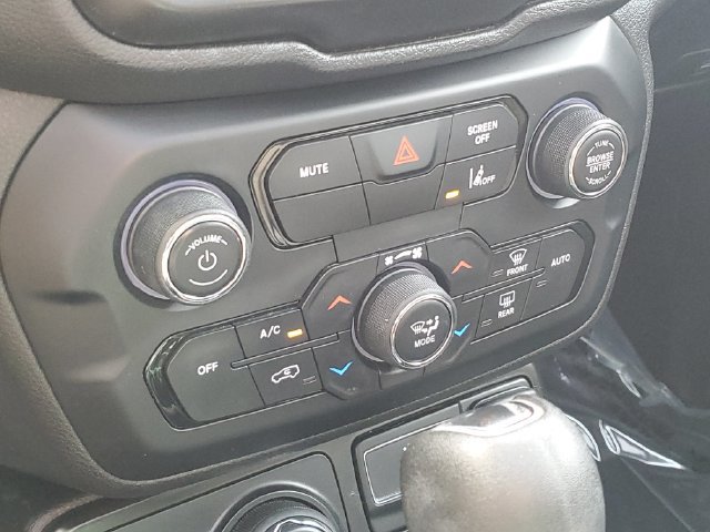 Used 2022 Jeep Renegade Altitude w/ Sun/Sound Group AWD/4WD image 20
