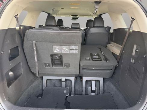 Used 2025 Kia Carnival image 44