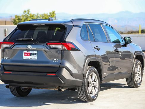 Used 2025 Toyota RAV4 XLE AWD/4WD image 4