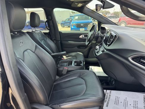 Used 2019 Chrysler Pacifica Touring-L w/ S Appearance Package FWD image 34