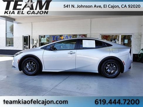 Used 2025 Toyota Prius LE FWD image 6