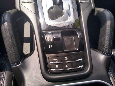 Used 2011 Porsche Cayenne image 24