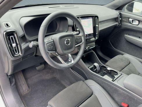 Certified 2023 Volvo C40 P8 Recharge Ultimate image 23