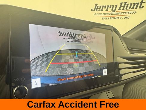 Used 2025 Toyota Camry SE FWD image 3