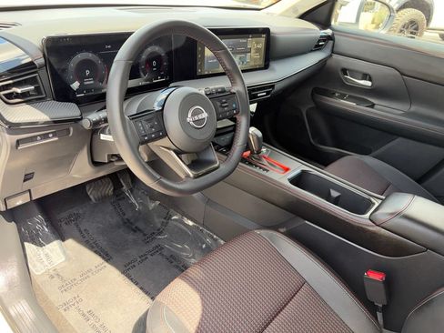 Used 2025 Nissan Kicks SR w/ SR Premium Package AWD/4WD image 8