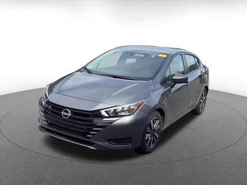 Used 2025 Nissan Versa SV FWD image 4