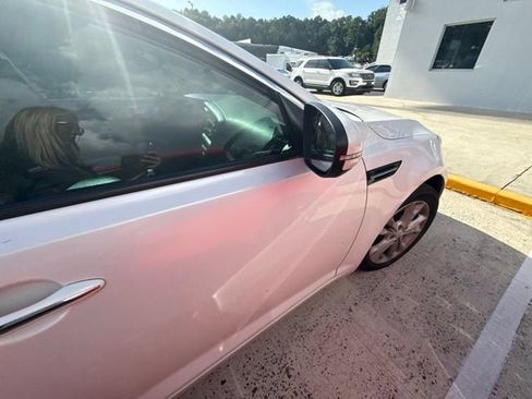 Used 2012 Kia Optima EX FWD image 21