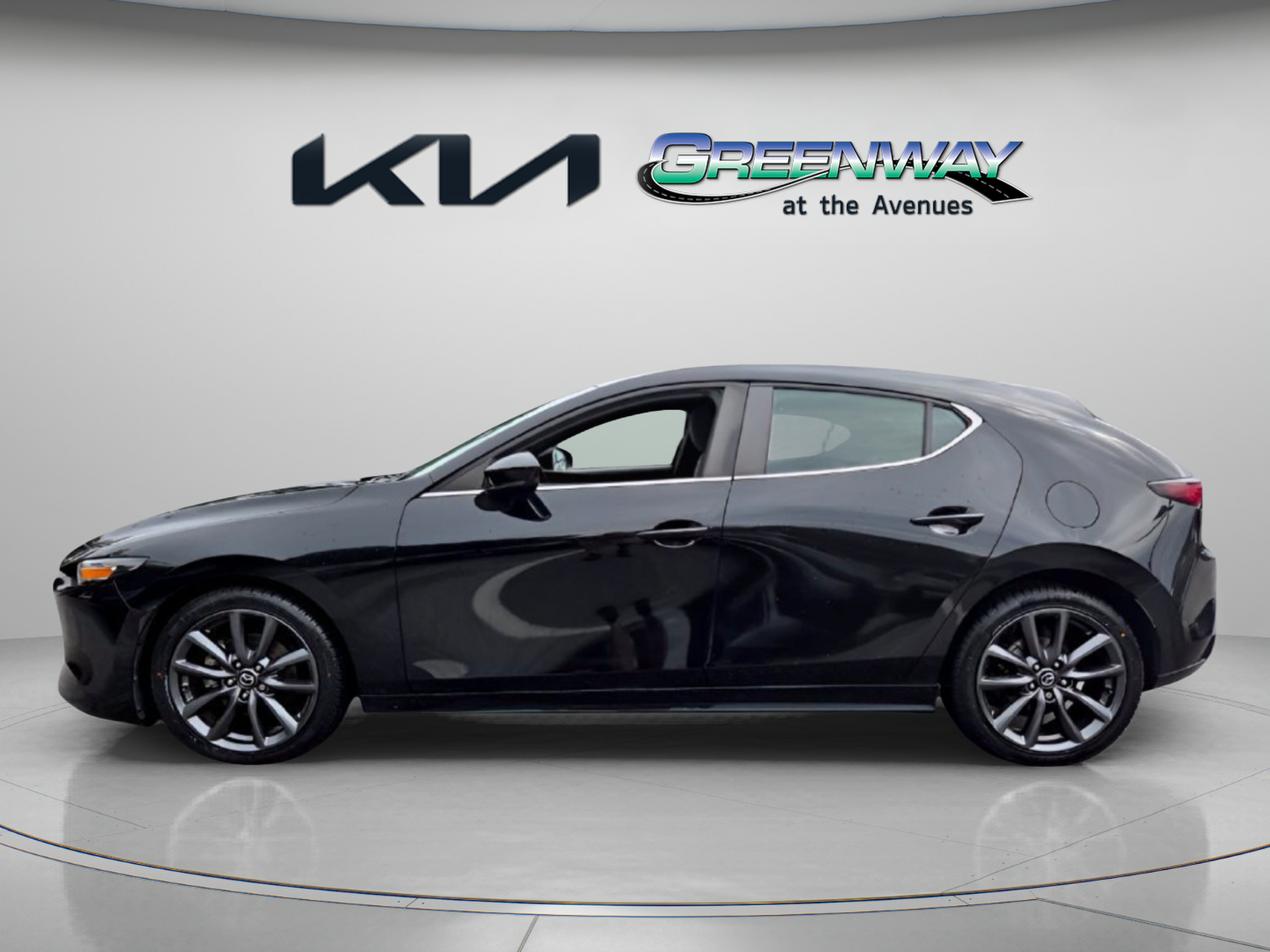 Used 2019 MAZDA MAZDA3 AWD Hatchback w/ Preferred Pkg image 4