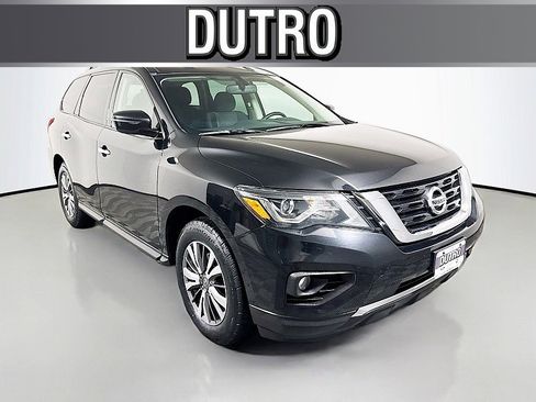 Used 2020 Nissan Pathfinder SV image 1