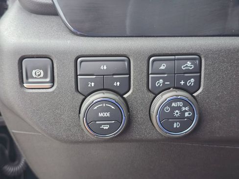 Used 2024 Chevrolet Silverado 3500 LT w/ Convenience Package AWD/4WD image 31