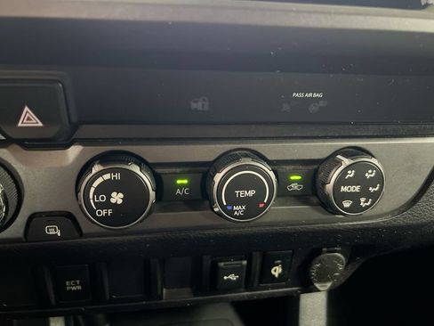 Used 2020 Toyota Tacoma TRD Off-Road AWD/4WD image 16