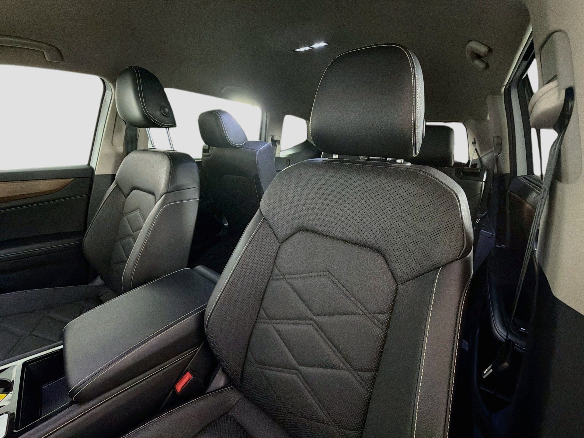 Used 2024 Volkswagen Atlas SE w/ Black Wheel Package FWD image 20