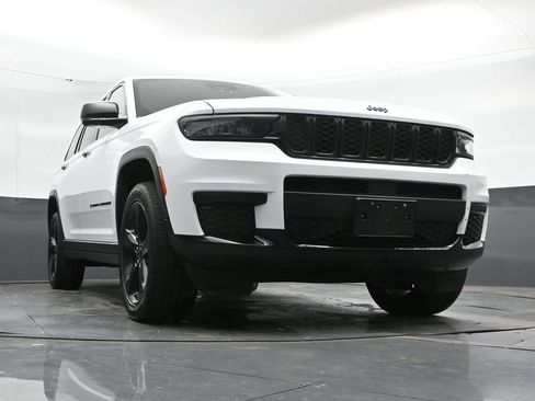 Used 2023 Jeep Grand Cherokee L Laredo AWD/4WD image 25