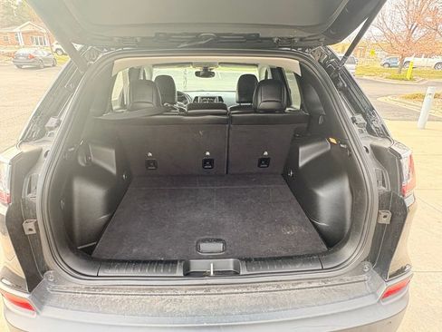 Used 2023 Jeep Cherokee Altitude Lux image 8