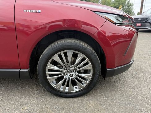 Used 2021 Toyota Venza Limited image 26