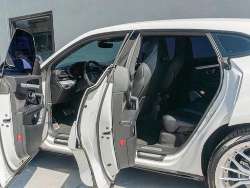 Used 2019 Lamborghini Urus Sport Utility 4D image 45
