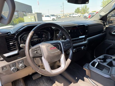 Used 2022 GMC Sierra 1500 SLE w/ X31 Off-Road Package AWD/4WD image 8