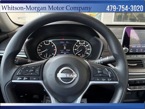 Used 2025 Nissan Altima 2.5 SV FWD image 15