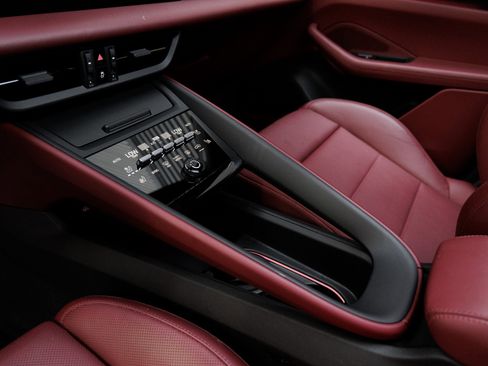 Used 2025 Porsche Macan 4S Electric image 23