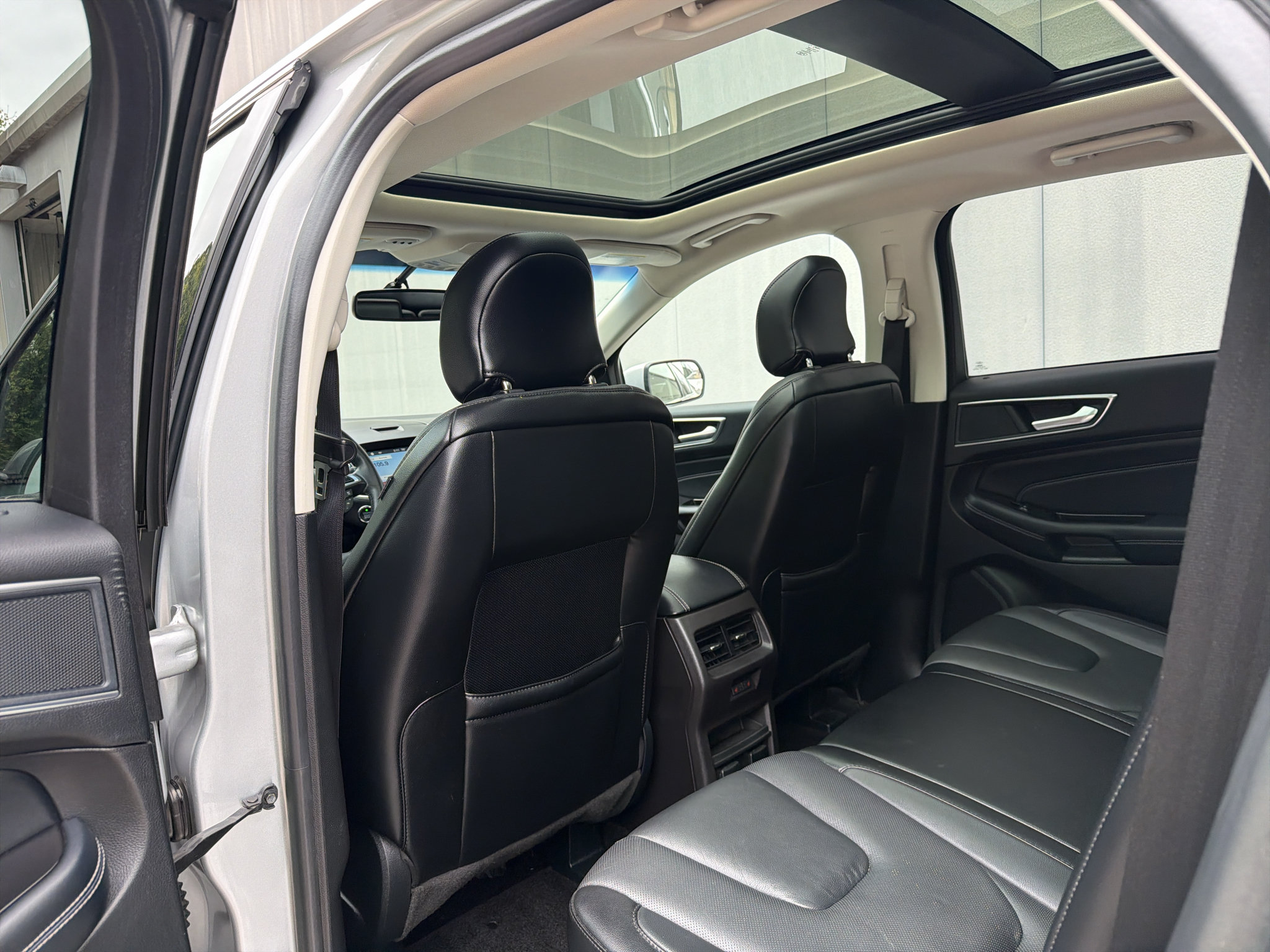 Used 2018 Ford Edge Titanium w/ Equipment Group 301A FWD image 13