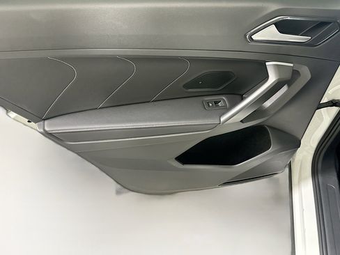 Used 2024 Volkswagen Tiguan SE image 24