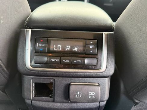 Used 2022 Subaru Ascent Premium w/ Convenience Package AWD/4WD image 17