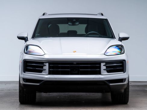 Used 2024 Porsche Cayenne AWD/4WD image 2