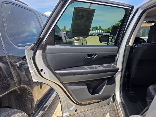 Used 2025 Nissan Pathfinder SV FWD image 26