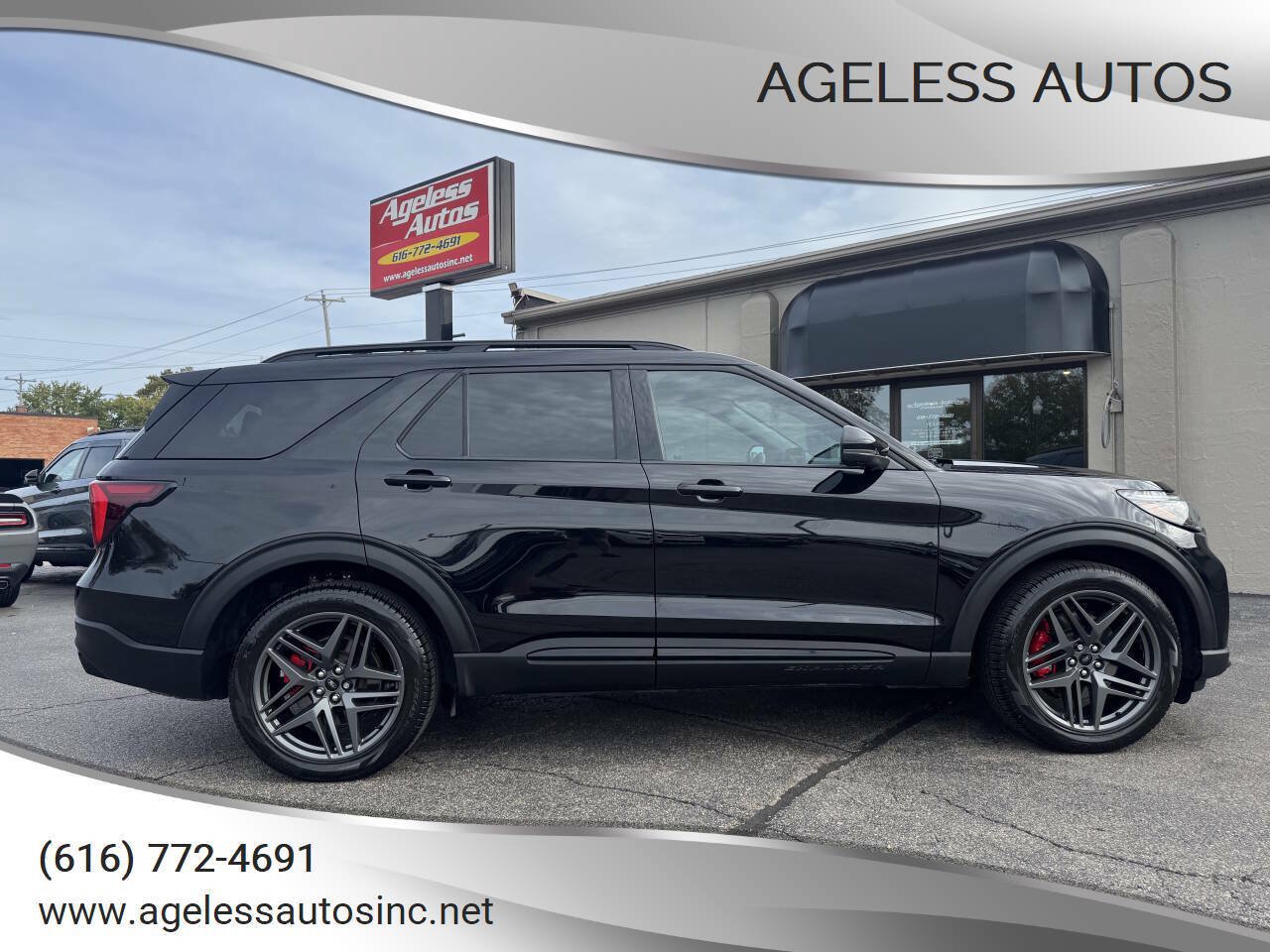 Used 2026 Ford Explorer ST AWD/4WD image 1