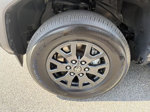 Certified 2025 Toyota 4Runner SR5 AWD/4WD image 22