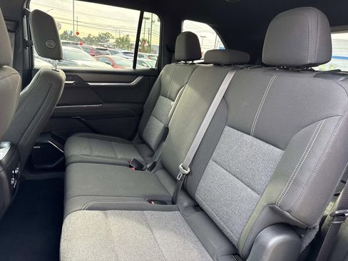 Used 2025 GMC Acadia Elevation image 16