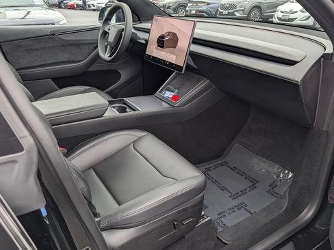 Used 2026 Tesla Model Y 2WD image 9