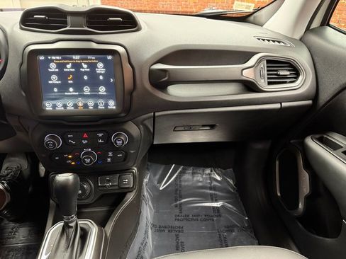 Used 2021 Jeep Renegade Limited w/ Luxury Group II image 17