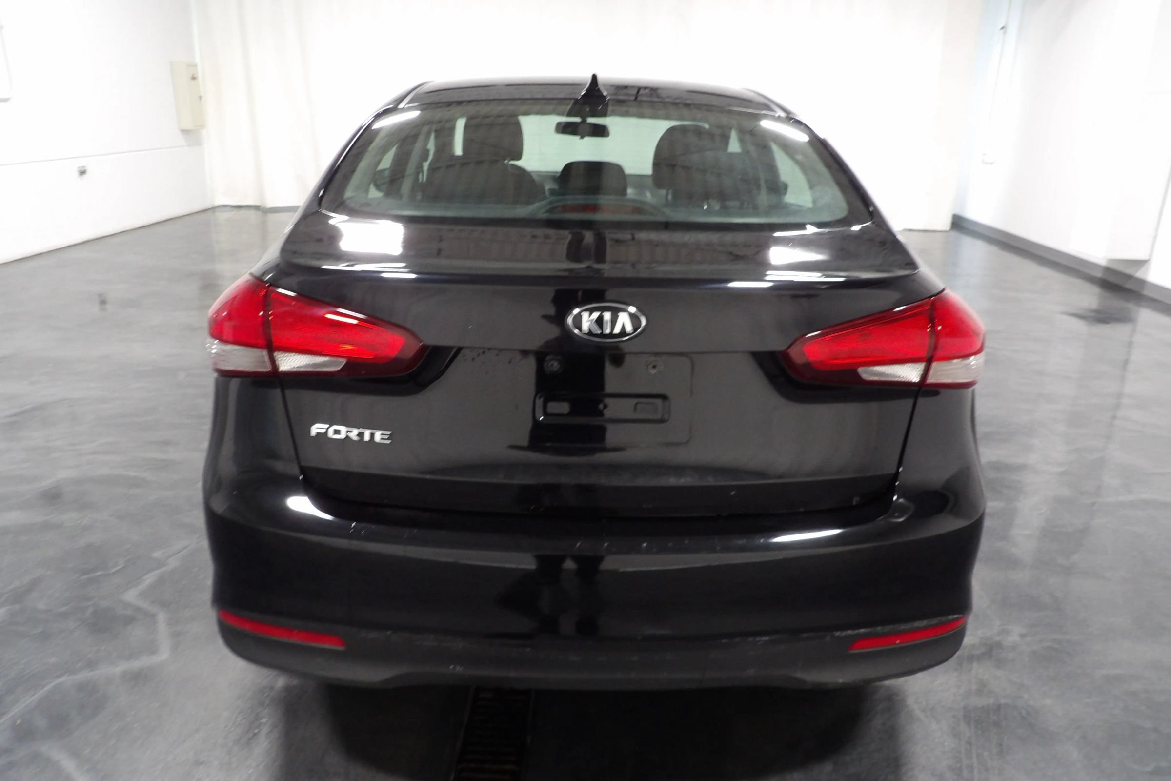 Used 2017 Kia Forte LX FWD image 5