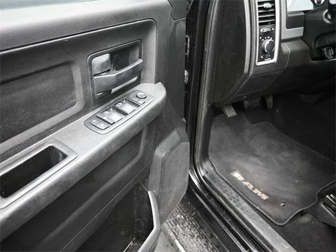 Used 2018 RAM 2500 Tradesman w/ Chrome Appearance Group image 14