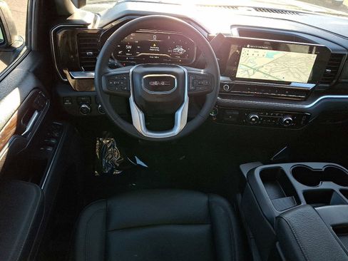 Used 2025 GMC Sierra 1500 SLT image 10