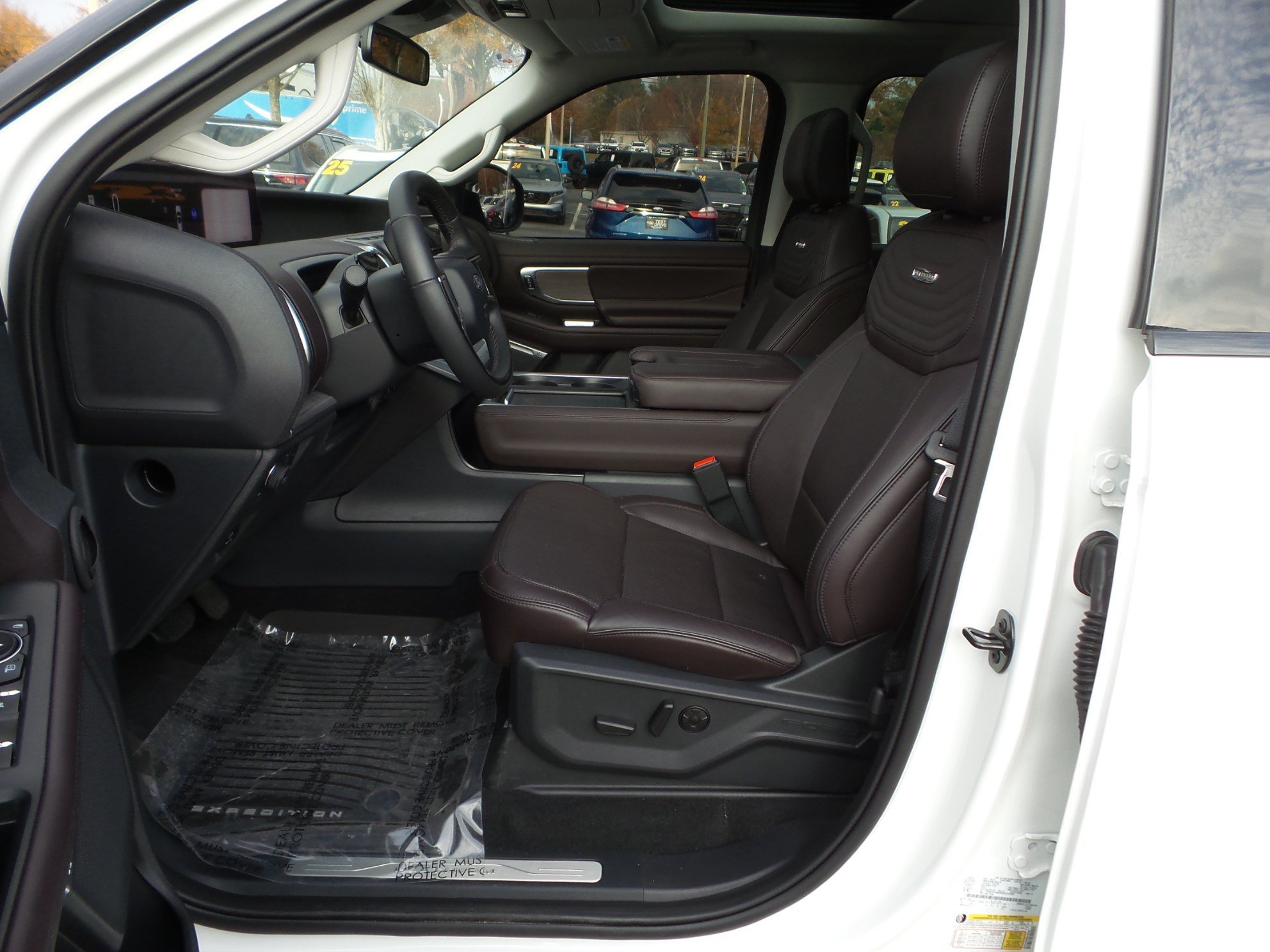 Used 2025 Ford Expedition Max Platinum w/ Platinum Ultimate Package AWD/4WD image 28
