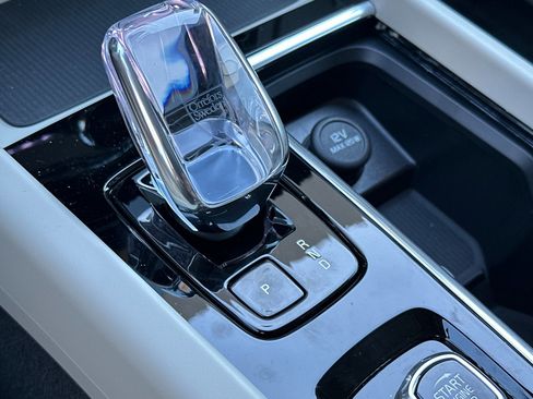 New 2026 Volvo XC60 B5 Ultra w/ Climate Package image 19