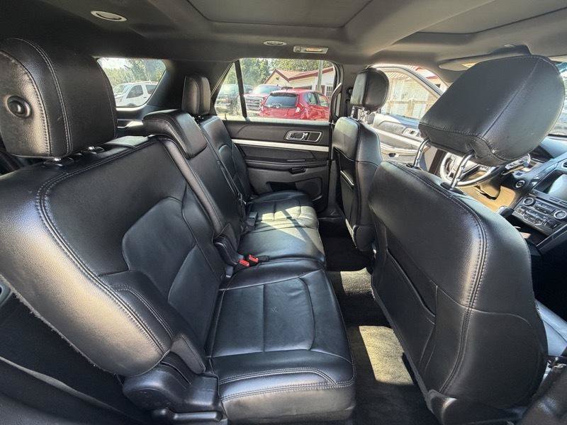 Used 2017 Ford Explorer XLT w/ Equipment Group 202A FWD image 15