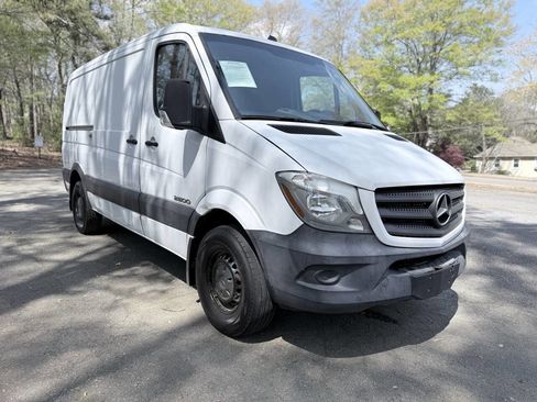 Used 2017 Mercedes-Benz Sprinter 2500 image 3