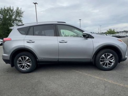 Used 2018 Toyota RAV4 XLE w/ Convenience Package AWD/4WD image 9