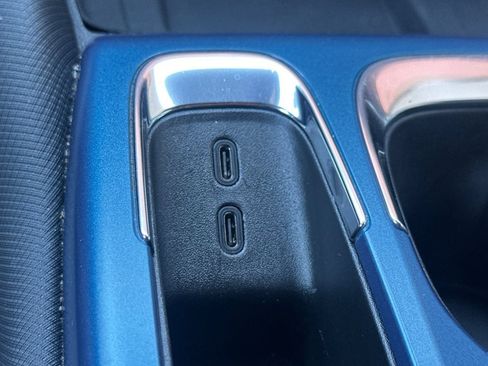 Used 2025 Chevrolet Equinox EV LT w/ Convenience Package image 32