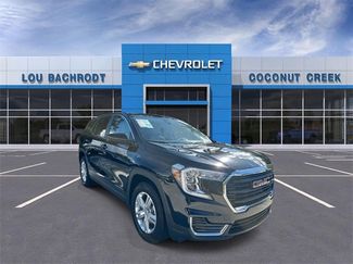 Used 2024 GMC Terrain SLE video 1