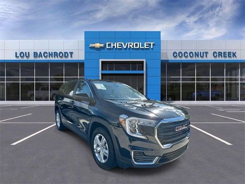 Used 2024 GMC Terrain SLE image 1