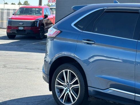 Used 2019 Ford Edge Titanium w/ Equipment Group 301A AWD/4WD image 3
